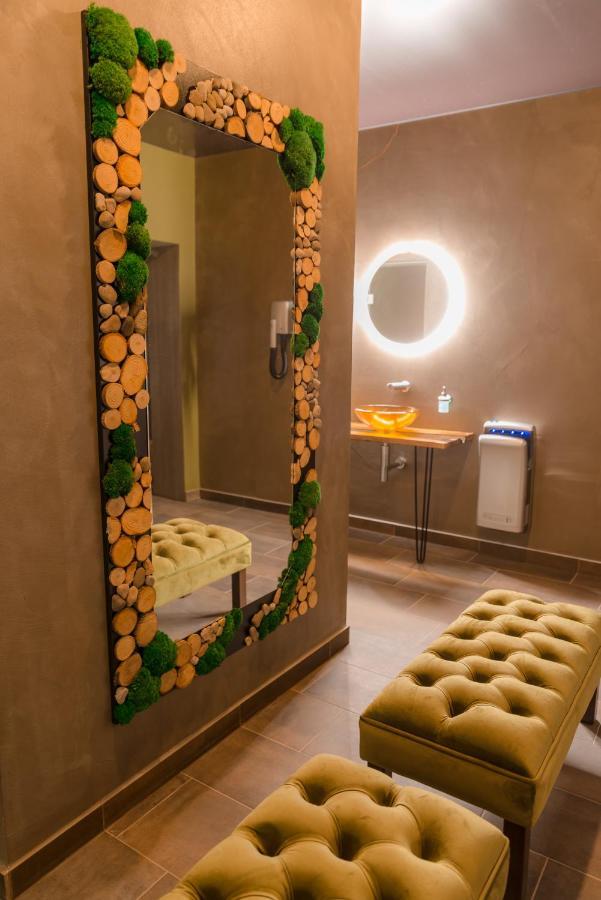 Hotel Dastan Levice Esterno foto