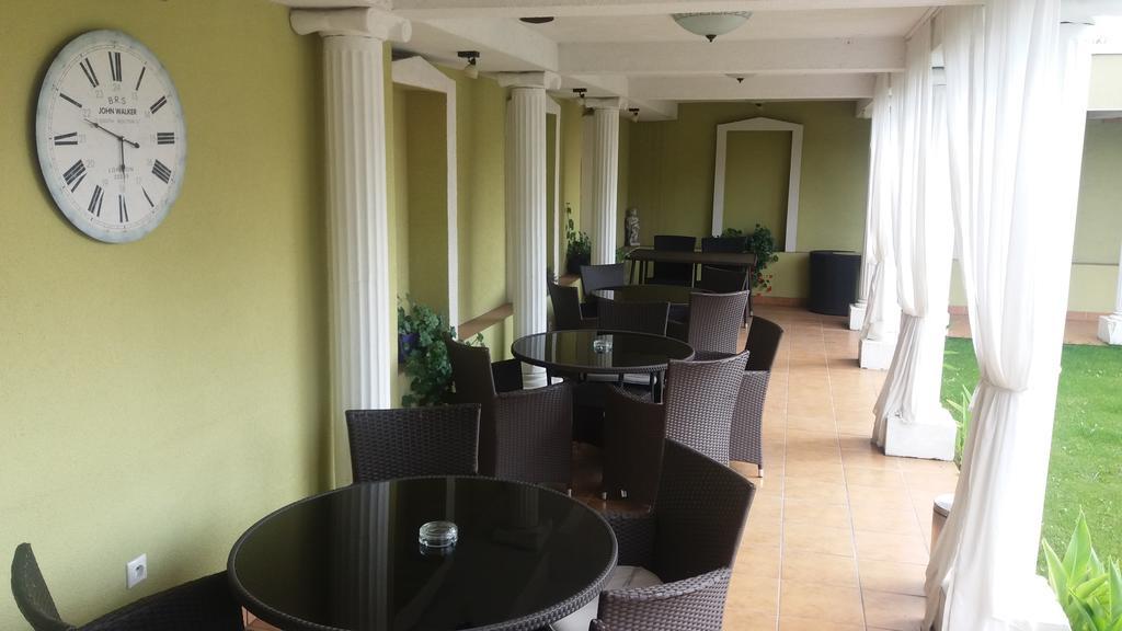 Hotel Dastan Levice Esterno foto
