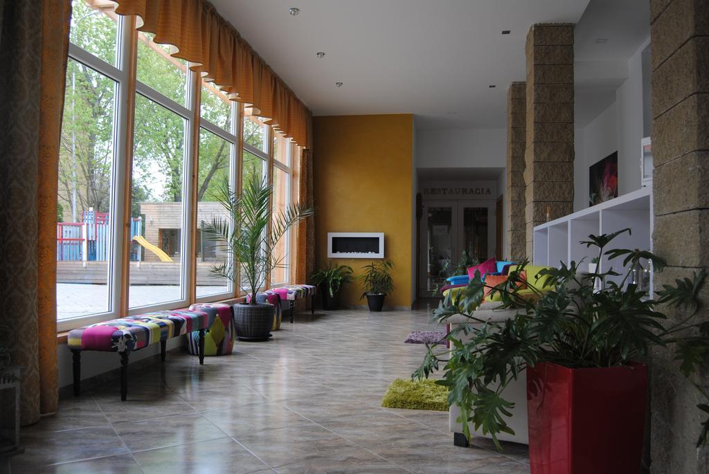 Hotel Dastan Levice Esterno foto