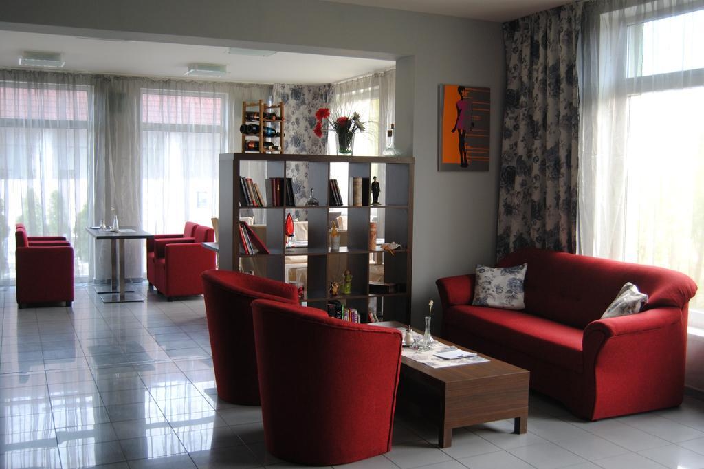 Hotel Dastan Levice Esterno foto