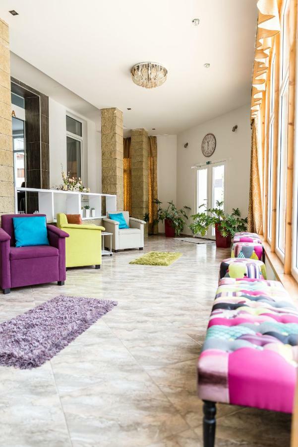 Hotel Dastan Levice Esterno foto