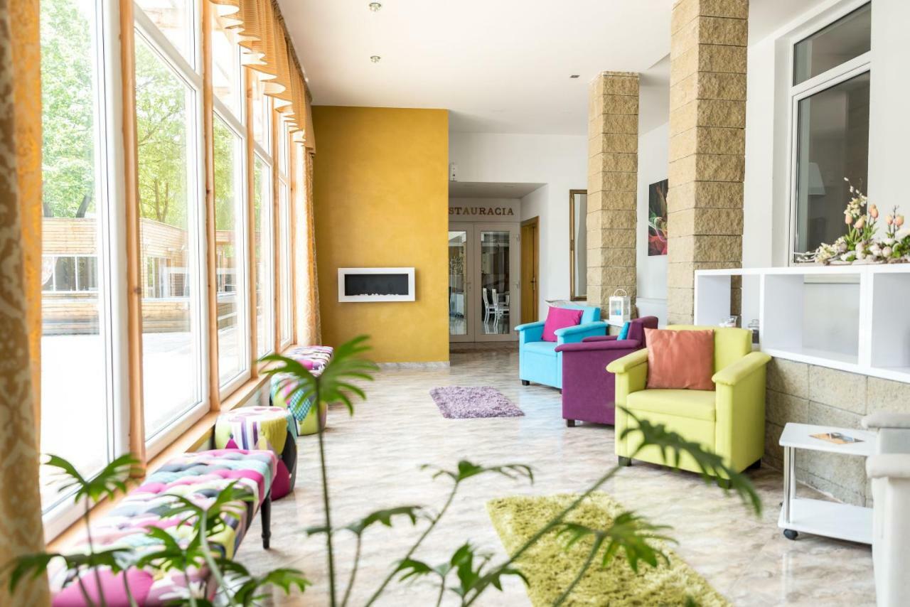 Hotel Dastan Levice Esterno foto