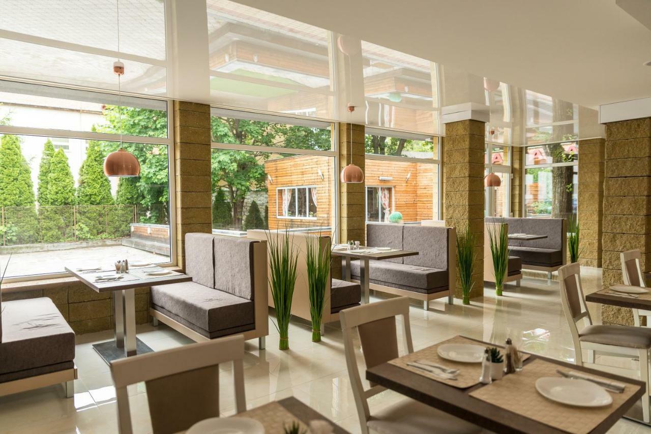 Hotel Dastan Levice Esterno foto